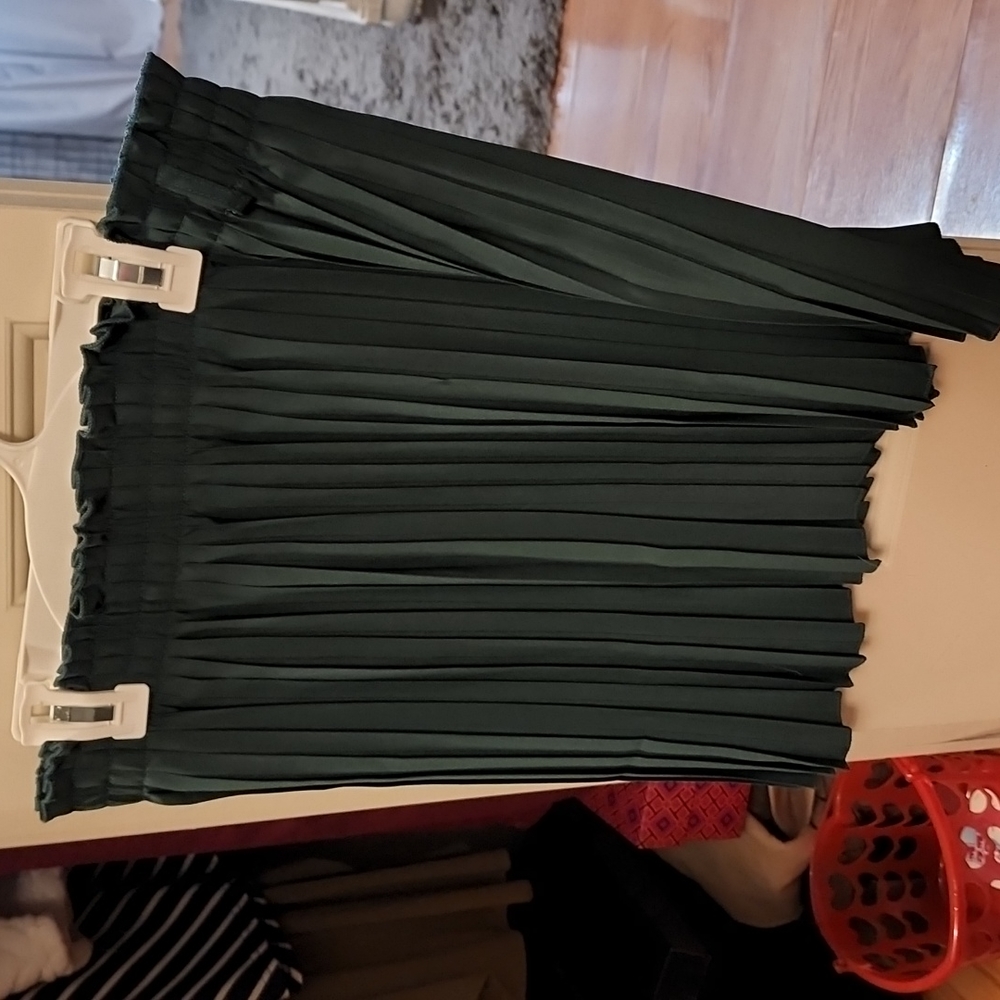 Shein green pleated skirt with elastic waist size large